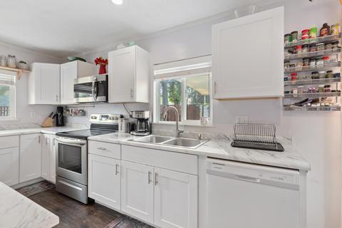 710 E Park St, Grants Pass, OR 97527 photo 4