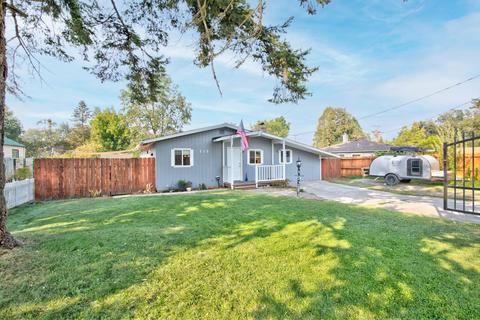 710 E Park St, Grants Pass, OR 97527 photo 2