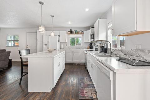 710 E Park St, Grants Pass, OR 97527 photo 5