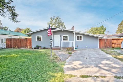 710 E Park St, Grants Pass, OR 97527 photo 1