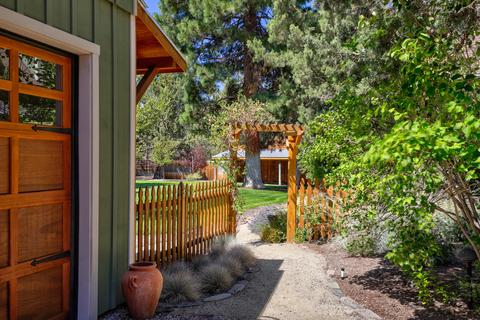 67289 Trout Ln, Bend, OR 97703 photo 13