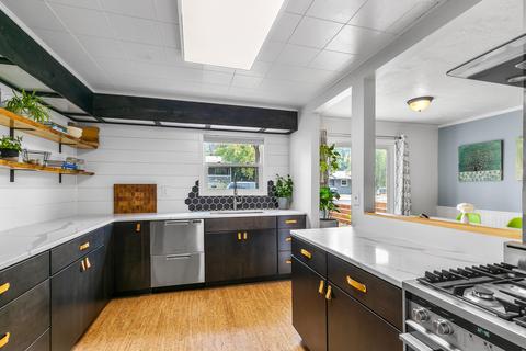 835 NE 12th St, Bend, OR 97701 photo 9