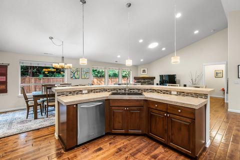 1202 SW Mcclellan Ln, Bend, OR 97702 photo 21