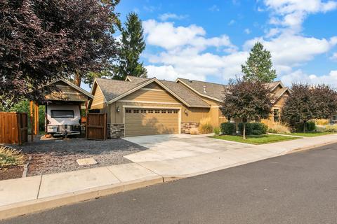 1202 SW Mcclellan Ln, Bend, OR 97702 photo 2