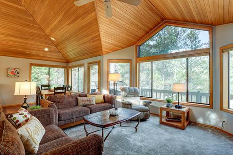 57649 Red Cedar Ln, Sunriver, OR 97707 photo 1