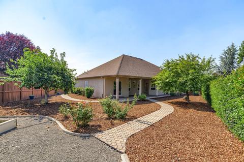 975 Greenway Ct, Eagle Point, OR 97524 photo 2