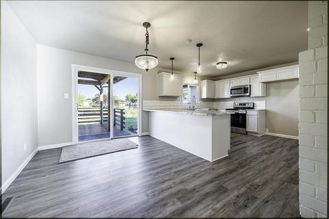 6922 Pinehurst St, Central Point, OR 97502 photo 2