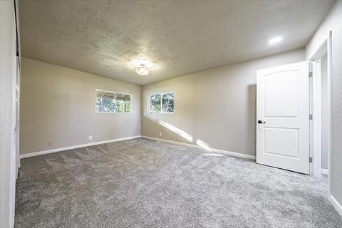 6922 Pinehurst St, Central Point, OR 97502 photo 5
