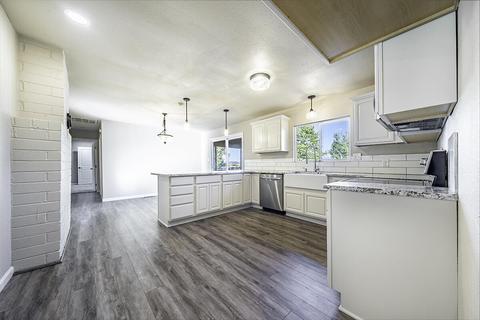 6922 Pinehurst St, Central Point, OR 97502 photo 1