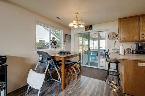 722 Crystal Dr, Eagle Point, OR 97524 photo 8