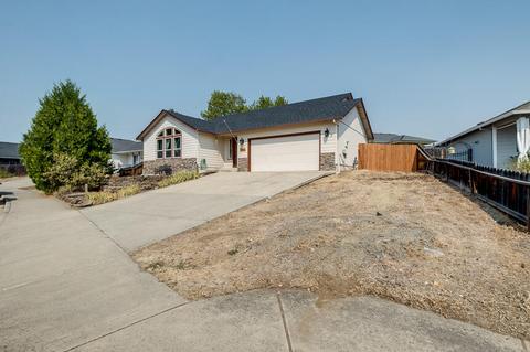 722 Crystal Dr, Eagle Point, OR 97524 photo 2