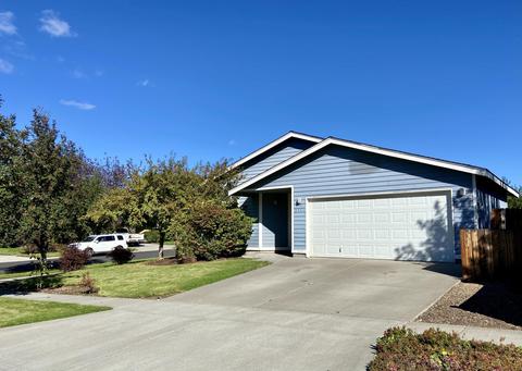 3312 NE Hoona Dr, Bend, OR 97701 photo 1