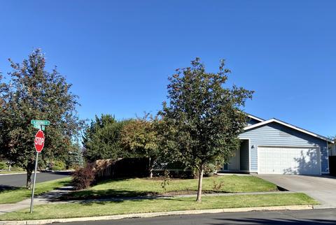 3312 NE Hoona Dr, Bend, OR 97701 photo 2