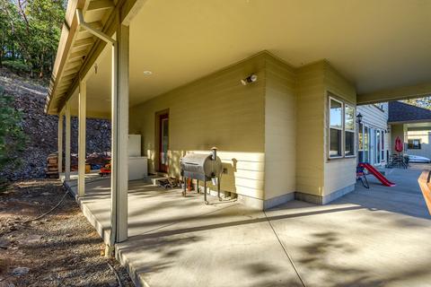 8112 E Antelope Rd, Eagle Point, OR 97524 photo 14