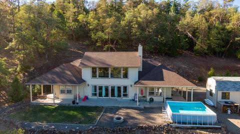 8112 E Antelope Rd, Eagle Point, OR 97524 photo 1