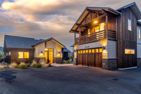 19138 Gateway Loop, Bend, OR 97702 photo 1