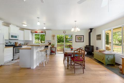 995 Hogan Rd, Applegate, OR 97530 photo 1