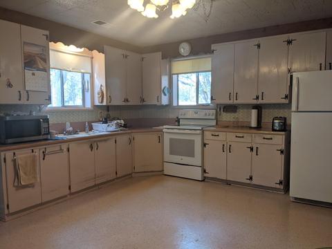 1799 Stevens Rd, Eagle Point, OR 97524 photo 2