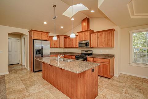 663 Sheffield Dr, Eagle Point, OR 97524 photo 4