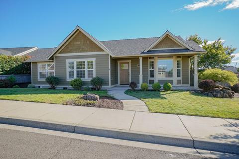663 Sheffield Dr, Eagle Point, OR 97524 photo 1