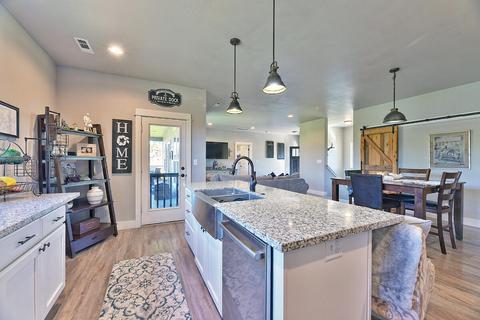 1080 Lexington Dr, Eagle Point, OR 97524 photo 4