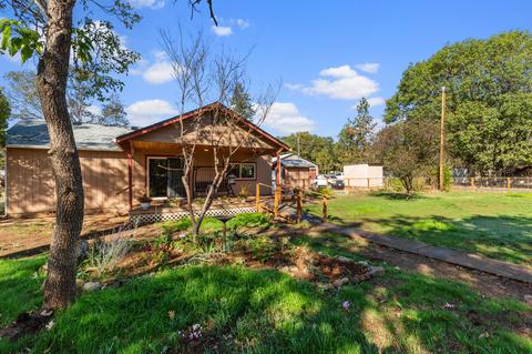140 Daryl Ln, Eagle Point, OR 97524 photo 1