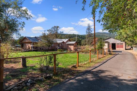 140 Daryl Ln, Eagle Point, OR 97524 photo 3