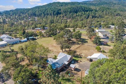 140 Daryl Ln, Eagle Point, OR 97524 photo 28