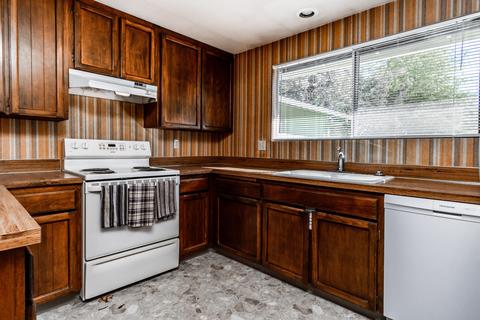 61357 SE Keelally Ct, Bend, OR 97702 photo 9