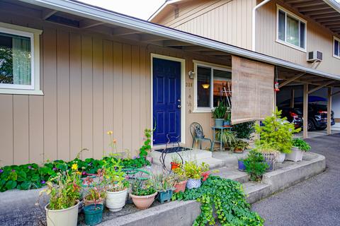 308-312 Third St, Phoenix, OR 97535 photo 1