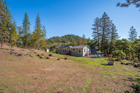 2417 Crowfoot Rd, Eagle Point, OR 97524 photo 3