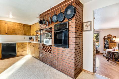 1111 NE Burnside Ave, Bend, OR 97701 photo 6