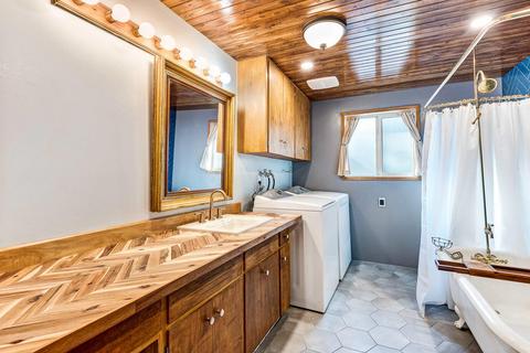 1111 NE Burnside Ave, Bend, OR 97701 photo 14