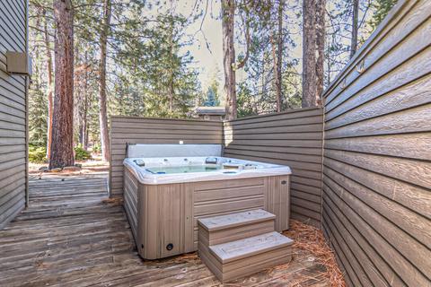 17639 Goldfinch Ln, Sunriver, OR 97707 photo 1