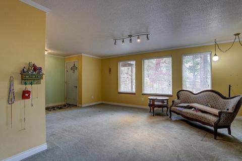 19455 Apache Rd, Bend, OR 97702 photo 2