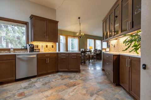 596 NE Brush Ct, Bend, OR 97701 photo 3