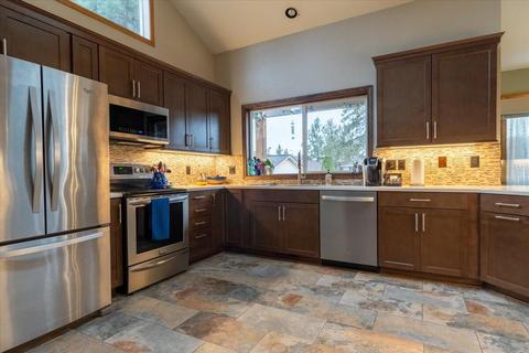 596 NE Brush Ct, Bend, OR 97701 photo 9