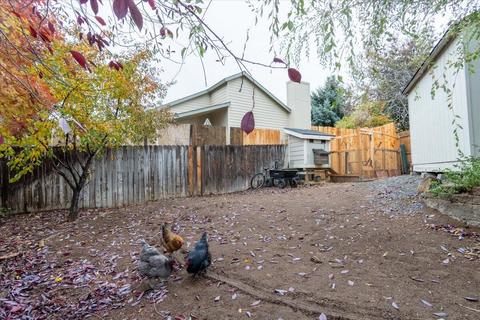 596 NE Brush Ct, Bend, OR 97701 photo 23