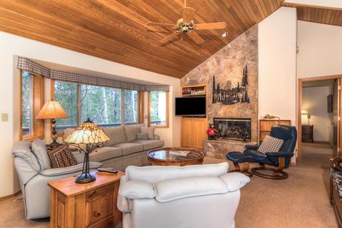 57639 Red Cedar Ln, Sunriver, OR 97707 photo 3