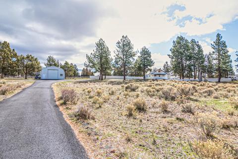 22170 Calgary Dr, Bend, OR 97702 photo 2