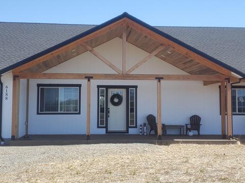 6188 Upton Rd, Central Point, OR 97502 photo 2