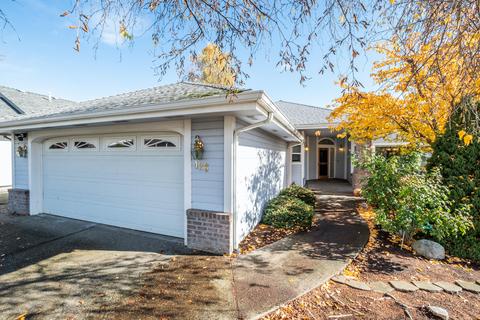 426 Phyllis Dr, Eagle Point, OR 97524 photo 1
