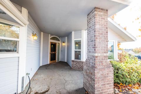 426 Phyllis Dr, Eagle Point, OR 97524 photo 4