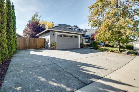 1048 Pumpkin Ridge Dr, Eagle Point, OR 97524 photo 2