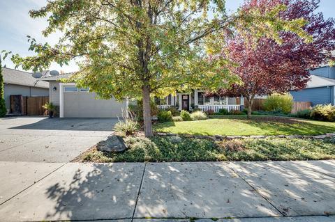 1048 Pumpkin Ridge Dr, Eagle Point, OR 97524 photo 5