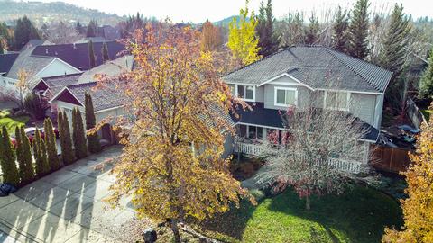 1048 Pumpkin Ridge Dr, Eagle Point, OR 97524 photo 1