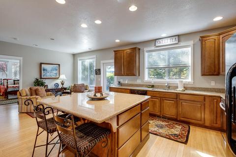 1048 Pumpkin Ridge Dr, Eagle Point, OR 97524 photo 16