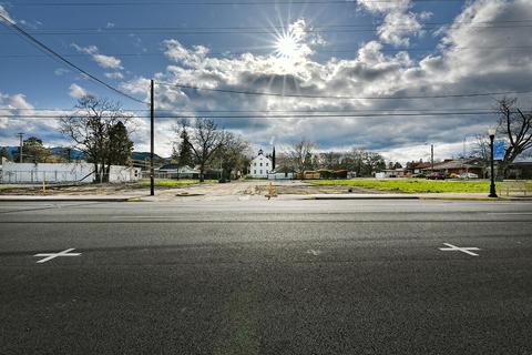 115 N Main St, Phoenix, OR 97535 photo 1