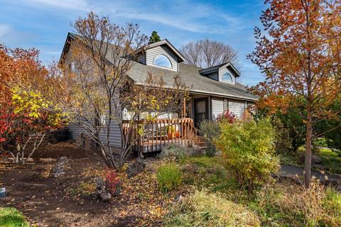 916 NW Ogden Ave, Bend, OR 97703 photo 2