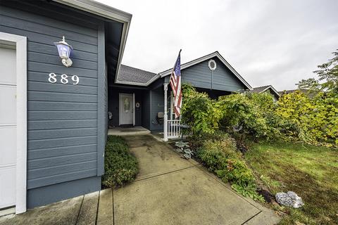 889 Win Way, Eagle Point, OR 97524 photo 4